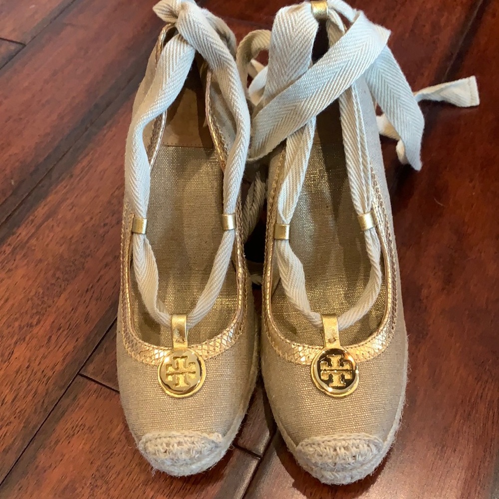 Gold linen espadrilles-wedge lace ups
